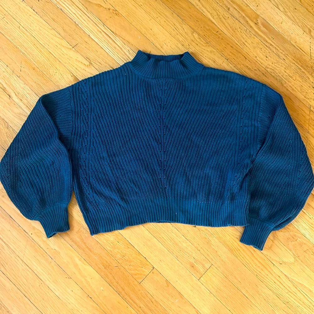 Forever 21 one size cropped sweater excellent condition